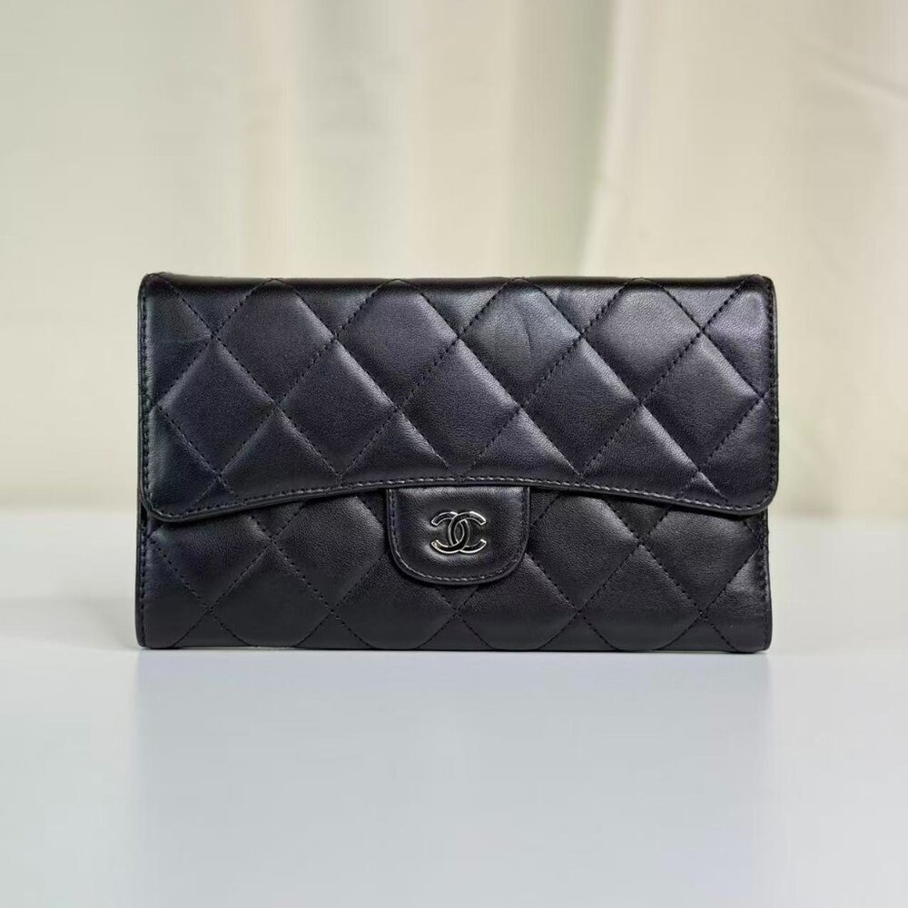 Chanel Black Leather Flap Wallet - Small Quilted Goods with Classic CC Logo